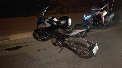 Motosikletin Sürücüsü Bordür Taşına Çarparak Yaralandı