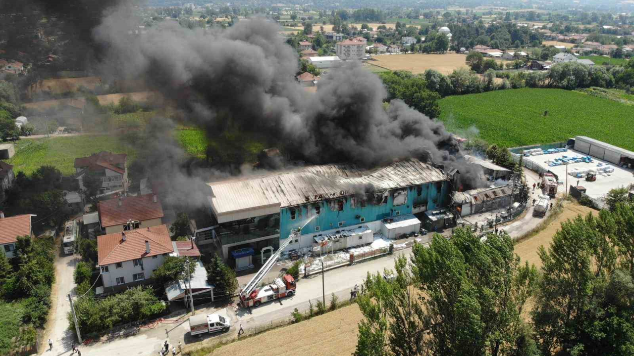 Fabrika Yangını Havadan Görüntülendi