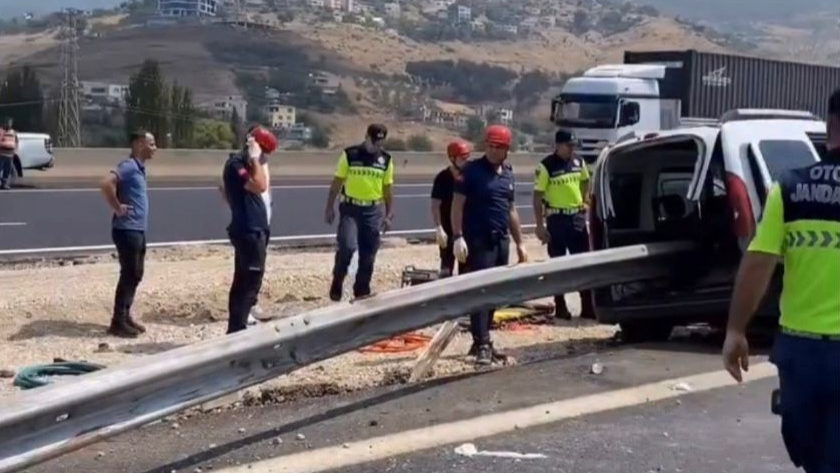 Bariyerlere Ok Gibi Saplandı 2 Kişi Hayatını Kaybetti