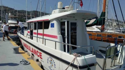 Gezi Teknesinde Düşen Personel Deniz Ambulasıyla Kurtarıldı