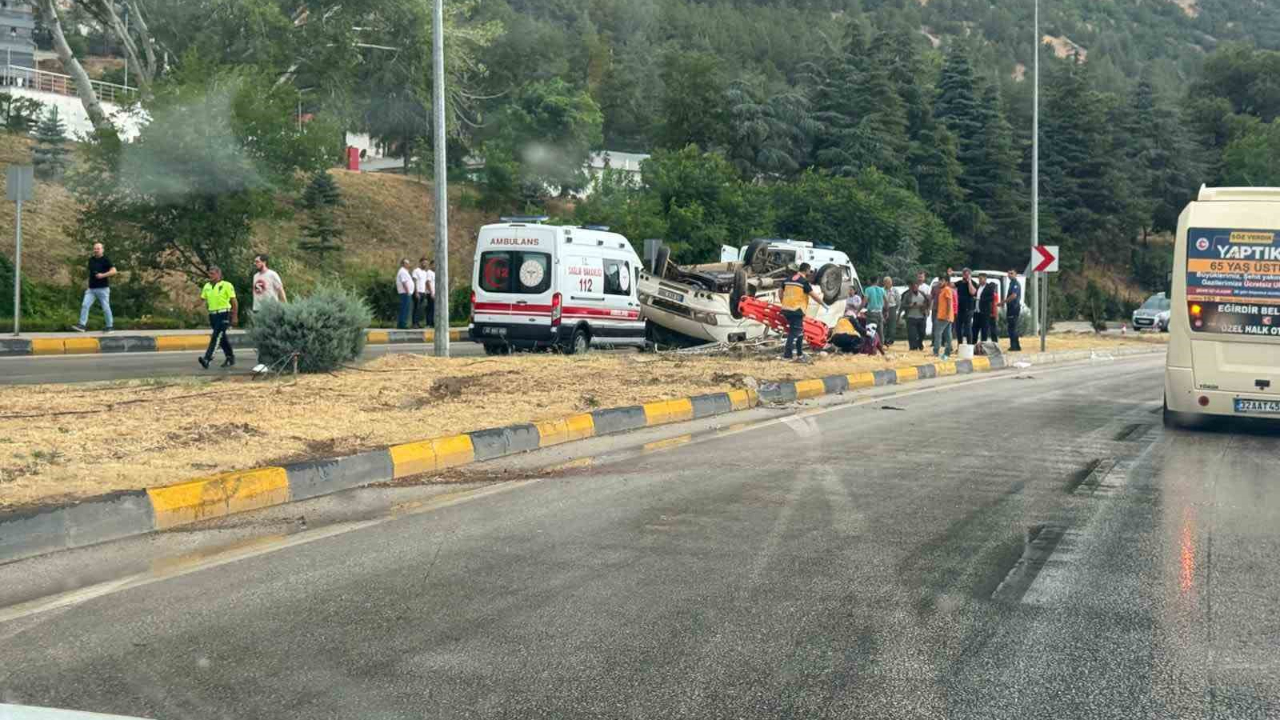 Minibüs Devrildi: 1’i Ağır 9 Kişi Yaralandı