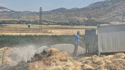 Saman Yüklü Tır Küle Döndü