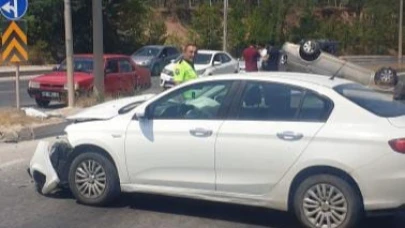 2 Ototmobil Çarpıştı, 3 Kişi Yaralandı