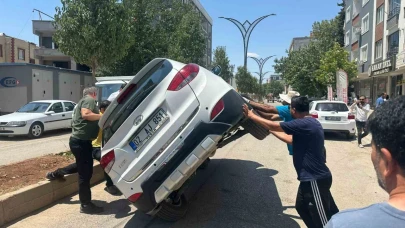 İki Otomobil Çarpıştı Biri devrildi, 1 Yaralı