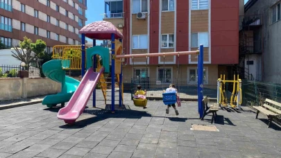 Demir Kapının Üzerine Devrildiği 10 Yaşındaki Çocuk Hayatını Kaybetti