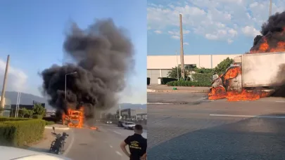 Seyir Halindeki Kamyonet Bir Anda Alev Topuna Döndü