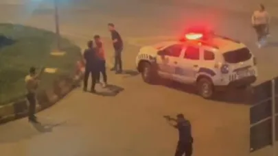 Silahlı Ve Sopalı Kavga: Polis Havaya Ateş Açtı