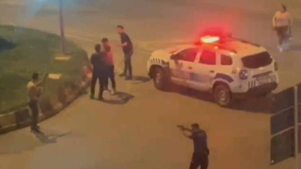 Silahlı Ve Sopalı Kavga: Polis Havaya Ateş Açtı
