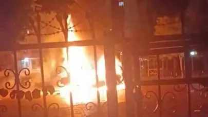 Bir Şahıs Önce Aracını Sonra Kendini Yaktı