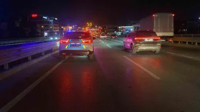 İki Otomobil Çarpıştı