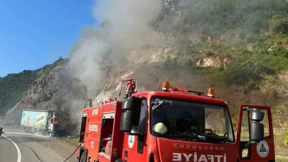 Tır Seyir Halindeyken Alev Alev Yandı