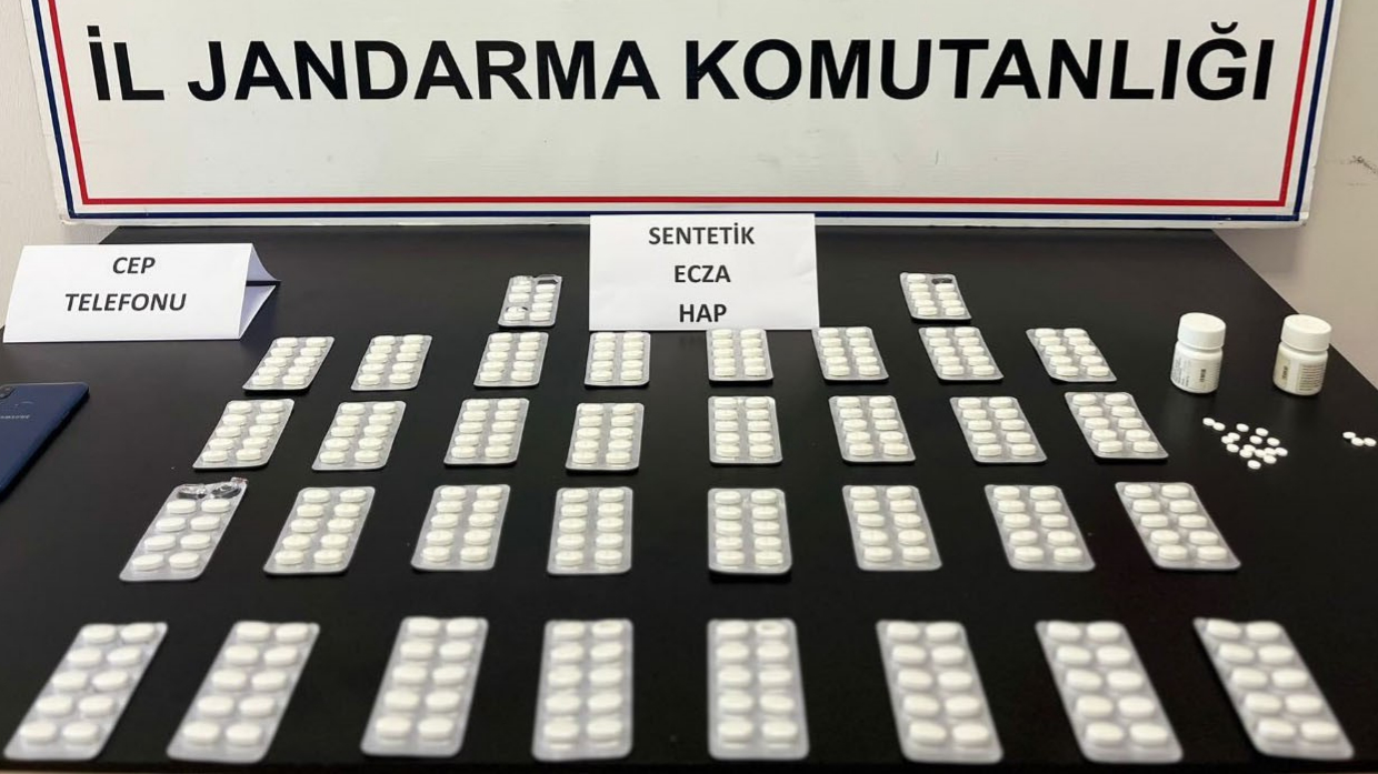 353 Sentetik Ecza Hap Ele Geçirildi