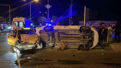 Ticari Taksi ve Otomobil Çarpıştı: 8 Yaralı
