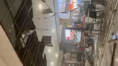 AVM’nin Yemek Katının Asma Tavanı Çöktü