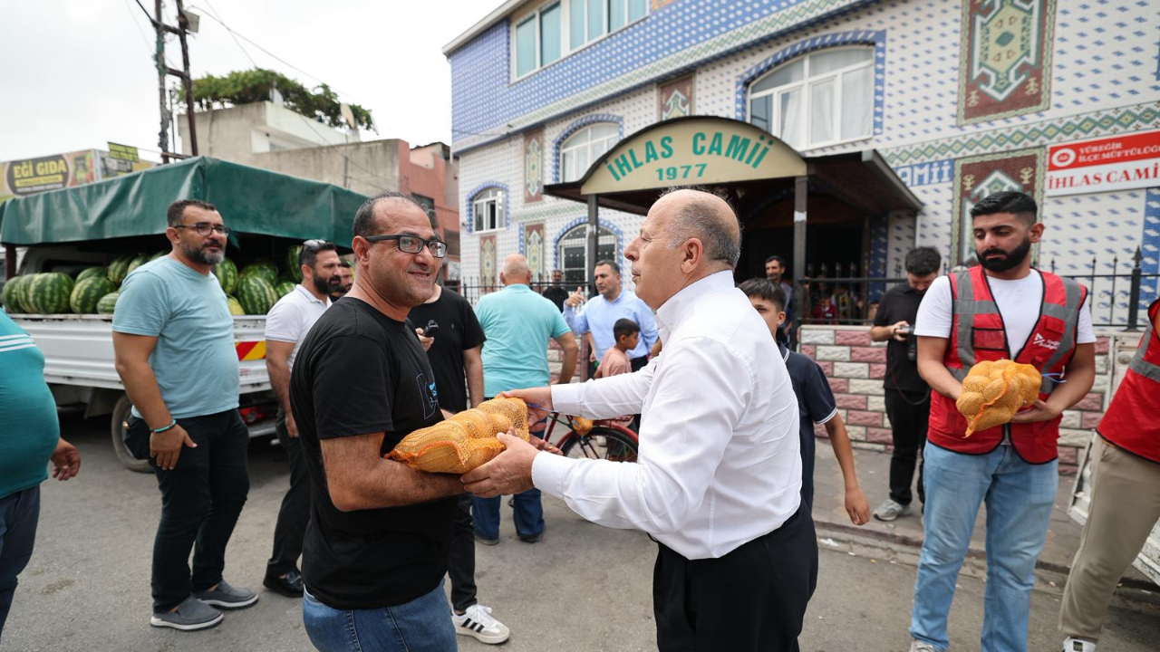 Yüreğir Belediyesi'nden Dar Gelirli Ailelere Patates Desteği