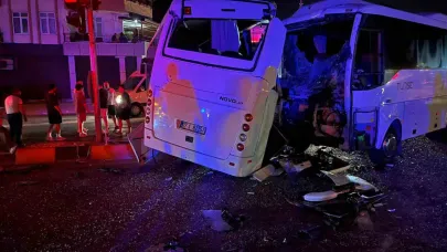 3 Midibüs Birbirine Girdi, Ortalık Savaş Alanına Döndü
