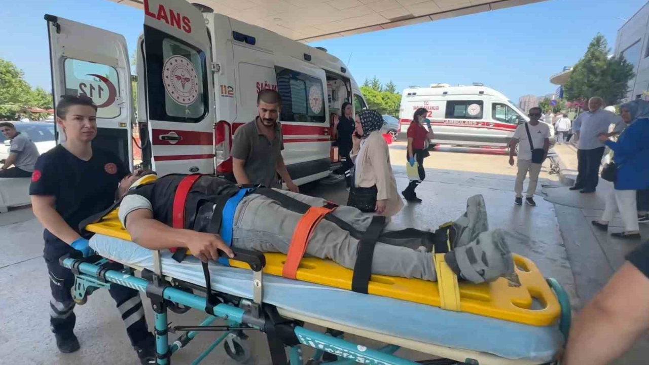 Üzerine Demir Parçası Düşen İşçi Yaralandı