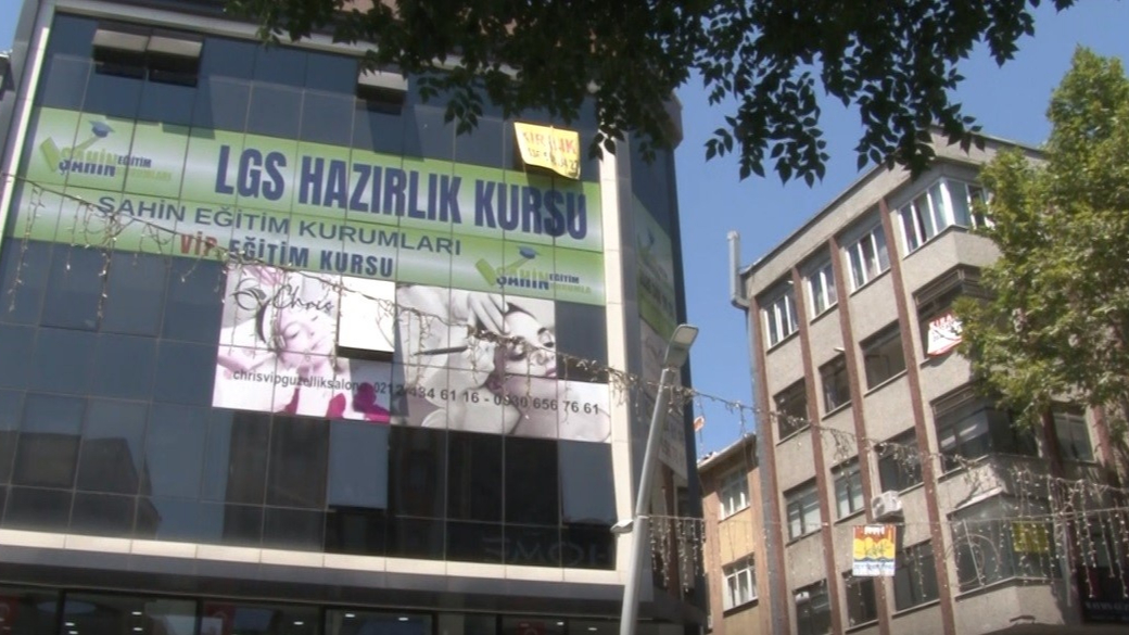 Güzellik Merkezi Anketörü Broşür Dağıtırken Kavga Çıkardı