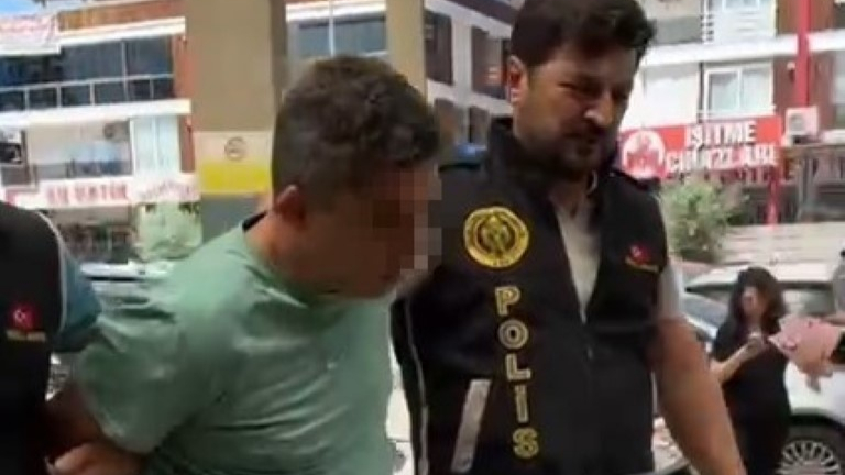Ailesini Katletti, Kendi Gizlice Defnedildi