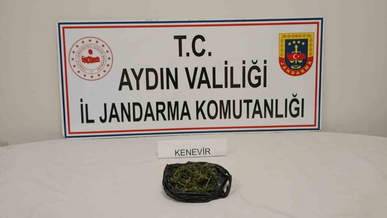 Yol Kenarına Atılan Poşetten Uyuşturucu Çıktı