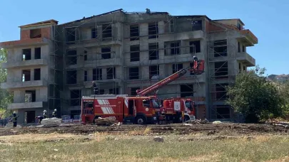 Çatı Alevlere Teslim Oldu
