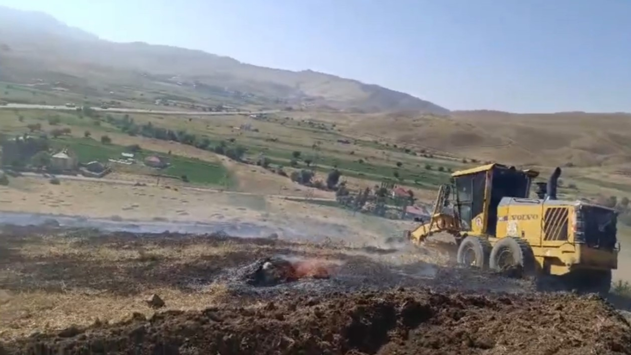 Anız Yangınına Kepçeli Müdahale