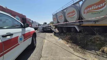 Korkunç Kazada Otomobildeki 4 Kişi Öldü