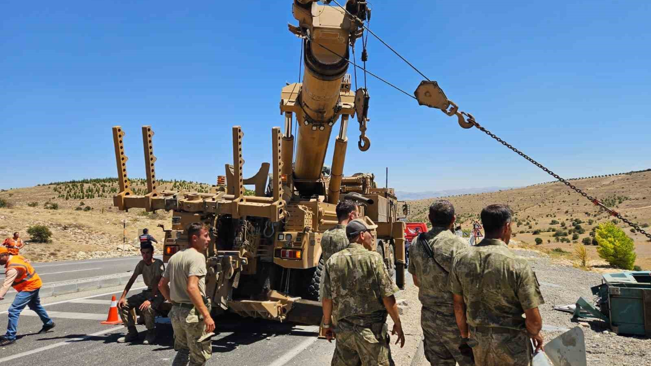 Askeri Araç Devrildi: 2 Asker Yaralandı