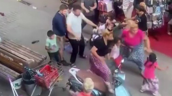 Saç Saça Baş Başa Kavga