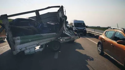 Kamyonet Kamyona Çarptı: 1 Yaralı