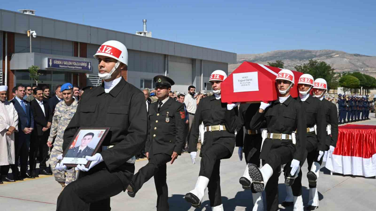 Şehit Üsteğmen Tuğrul Özsu’nun Naaşı Memleketine Uğurlandı