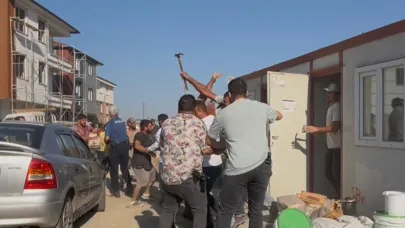 Çekiç, Tahta, Yumruklar Havada Uçuştu