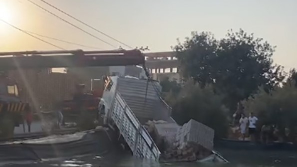 Freni Patladı, Sulama Havuzuna Düştü