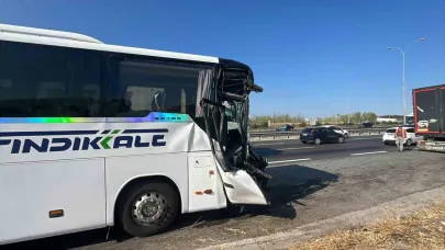 Yolcu Otobüsü Kamyona Çarptı:7 Yaralı