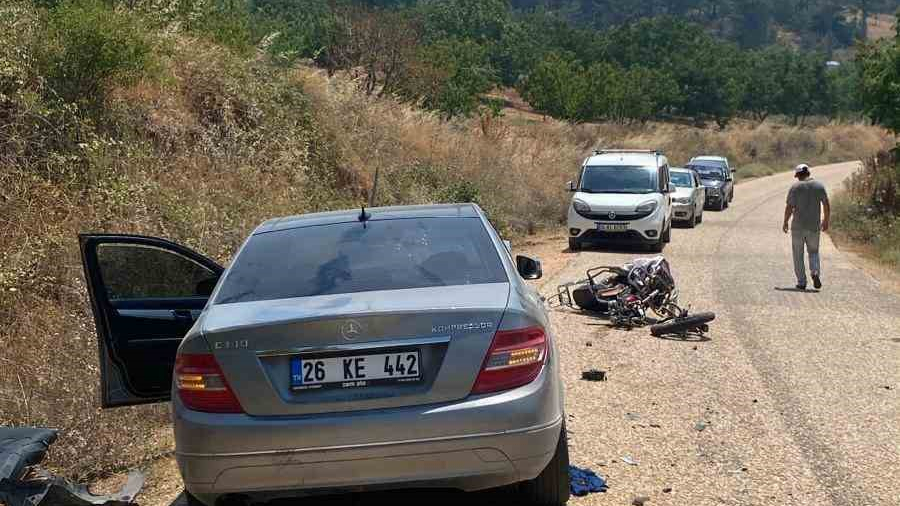 Plakasız Motosiklet İle Otomobil Çarpıştı: 1 Ölü, 1 Yaralı
