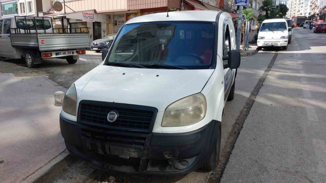 Hafif Ticari Araç İle Otomobil Çarpıştı: 1 Yaralı