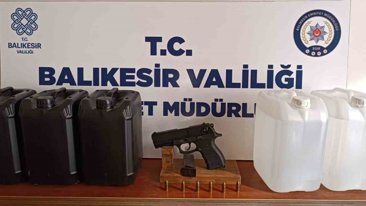 Ruhsatsız Silah Ve Etil Alkol Ele Geçirildi