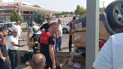 Otomobil İle Pikap Çarpıştı: 3 Yaralı