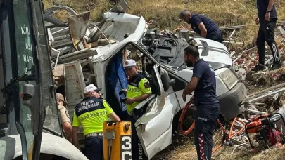 Hurda Yüklü Pikap Devrildi,Sürücü Yaralandı