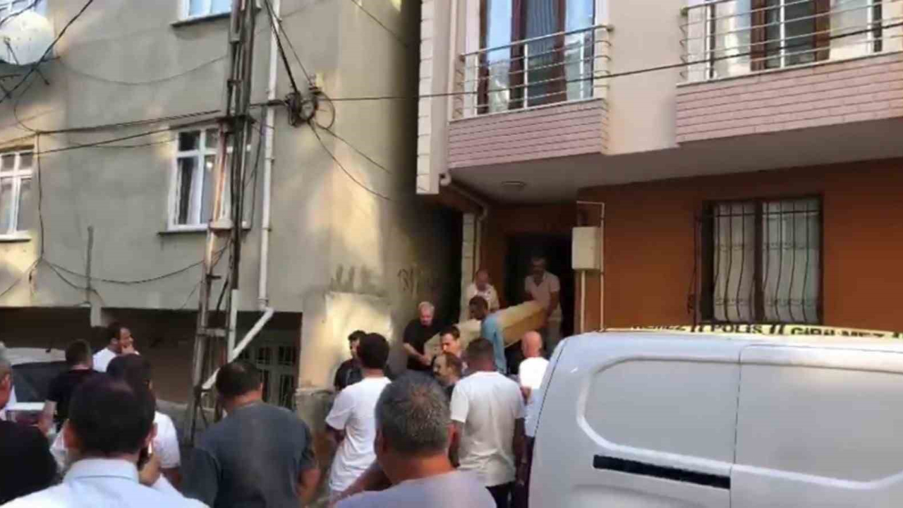 Aile Faciası: Anne ve Babasını Bıçaklayarak Öldürdü