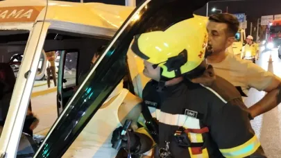 Araçta Sıkıştı  İtfaiye Kurtardı