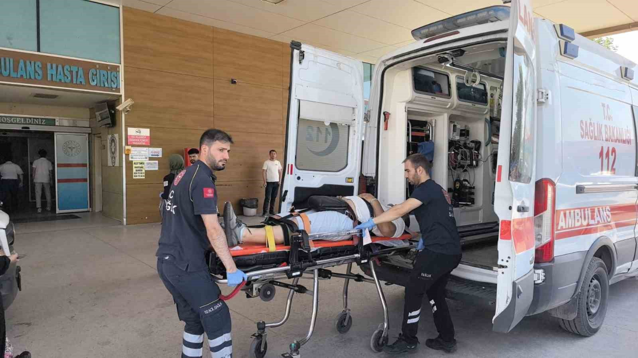 Lastiği Patladı,Şarampole Yuvarlandı