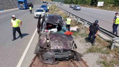 Hafif Ticari Araç Takla Attı: 1 Ölü, 3 Yaralı