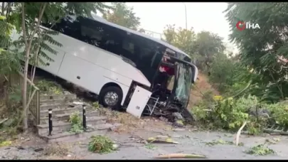 Servis Otobüsü Şarampole Yuvarlandı: 8 Yaralı