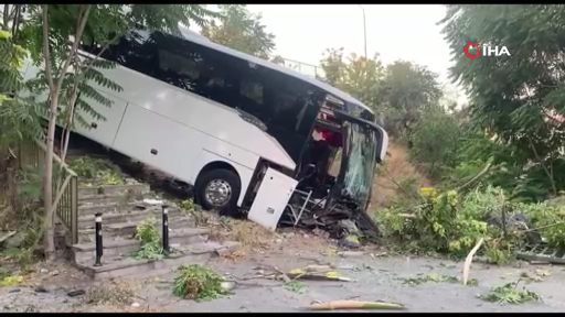 Servis Otobüsü Şarampole Yuvarlandı: 8 Yaralı