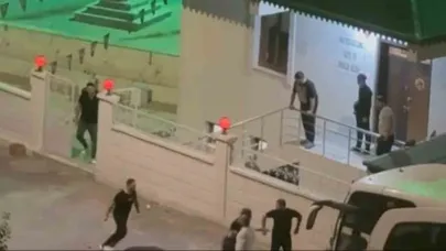 Camiye Bıçaklı Saldırı Girişimi