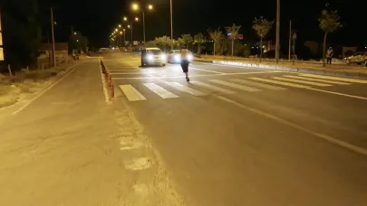 Alkollü Şahıs Araçların Önüne Atladı