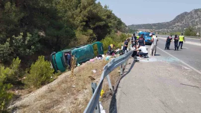 Minibüs Takla Attı: 13 Yaralı