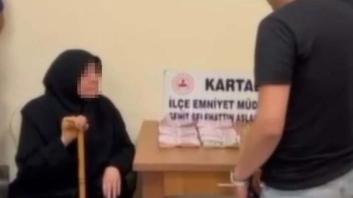 ‘Polisim’ Diyerek Yaşlı Kadını  Dolandırdılar