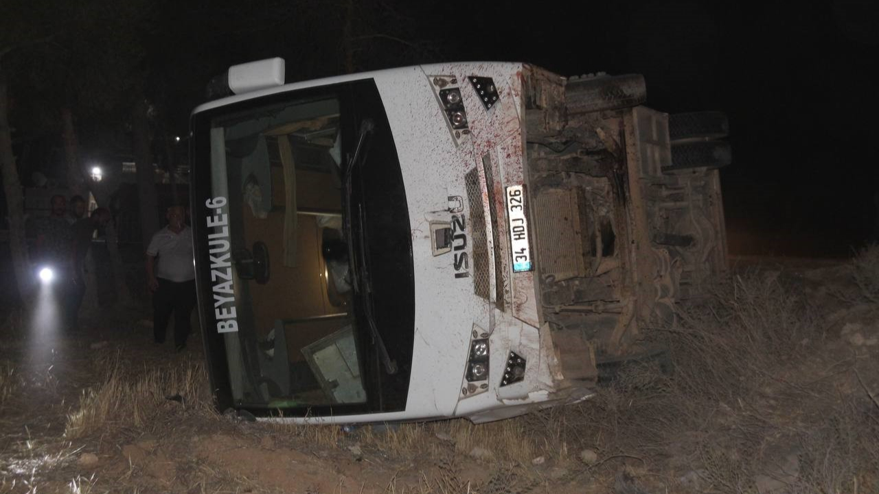 Eşeğe Çarpan Otobüs Devrildi: 15 Yaralı